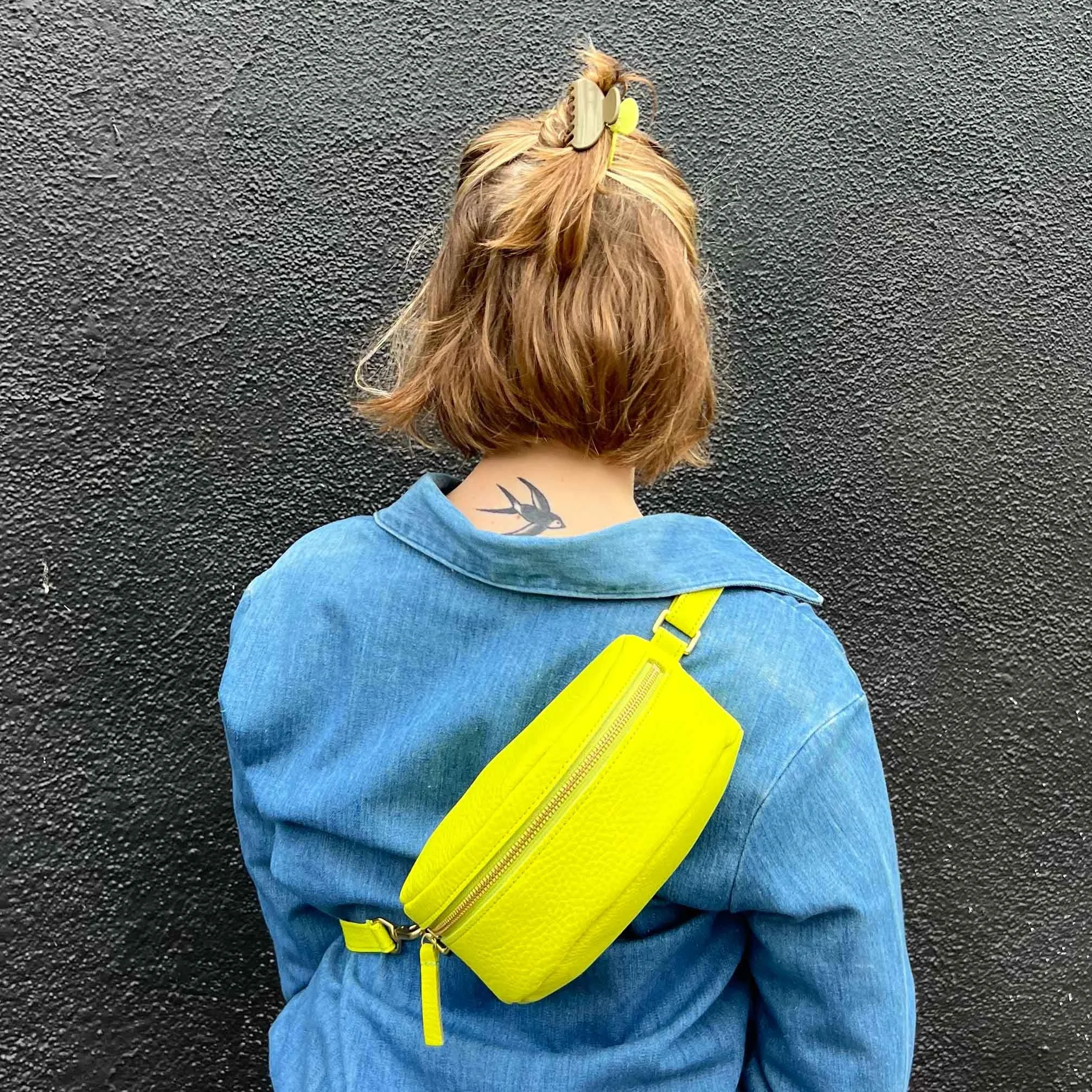 bum PRIMECUT: LILAC SHEARLING BUM BAG